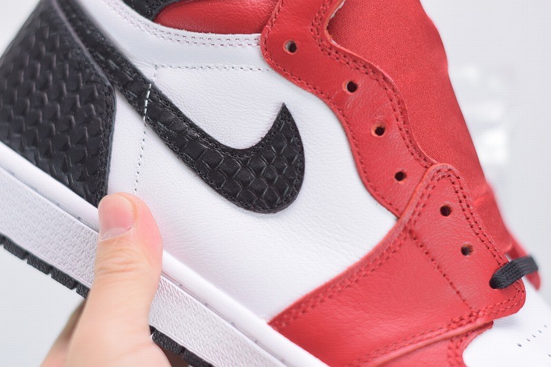 Jordan 1 Retro High Satin Snake Chicago Jordan 1 Retro High Satin Snake Chicago