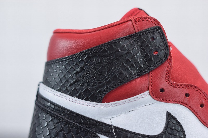 Jordan 1 Retro High Satin Snake Chicago Jordan 1 Retro High Satin Snake Chicago