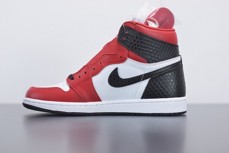 Jordan 1 Retro High Satin Snake Chicago Jordan 1 Retro High Satin Snake Chicago