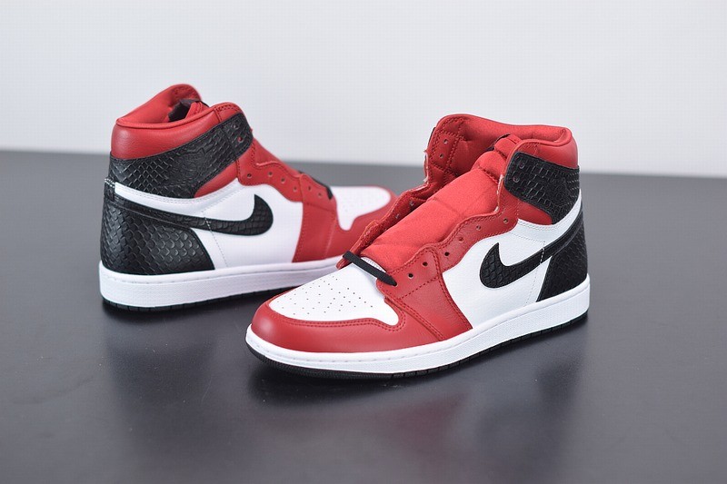 Jordan 1 Retro High Satin Snake Chicago Jordan 1 Retro High Satin Snake Chicago