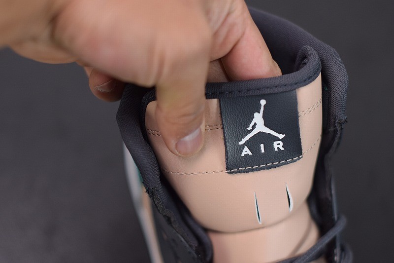 Jordan 1 Retro High Black/Fossil-Pale Green Jordan 1 Retro High Black/Fossil-Pale Green