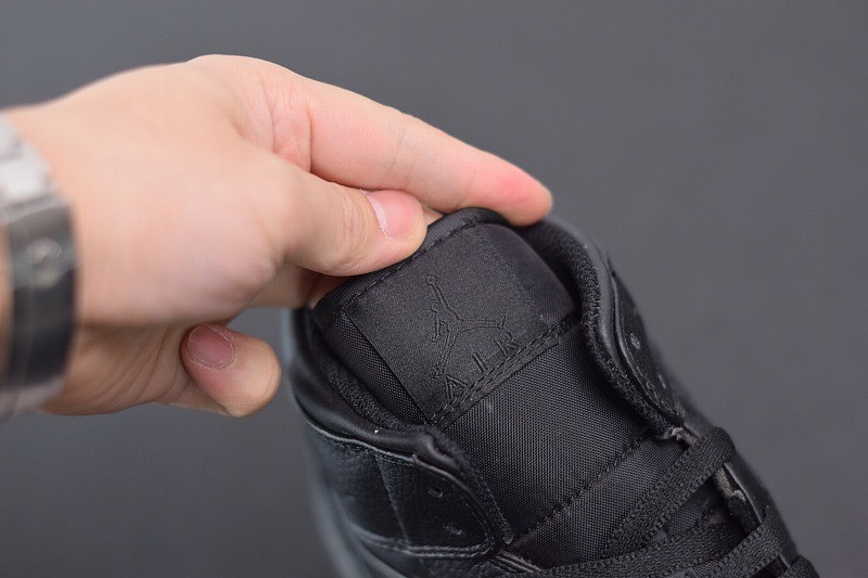 Jordan 1 Retro High OG Essentials Black Jordan 1 Retro High OG Essentials Black