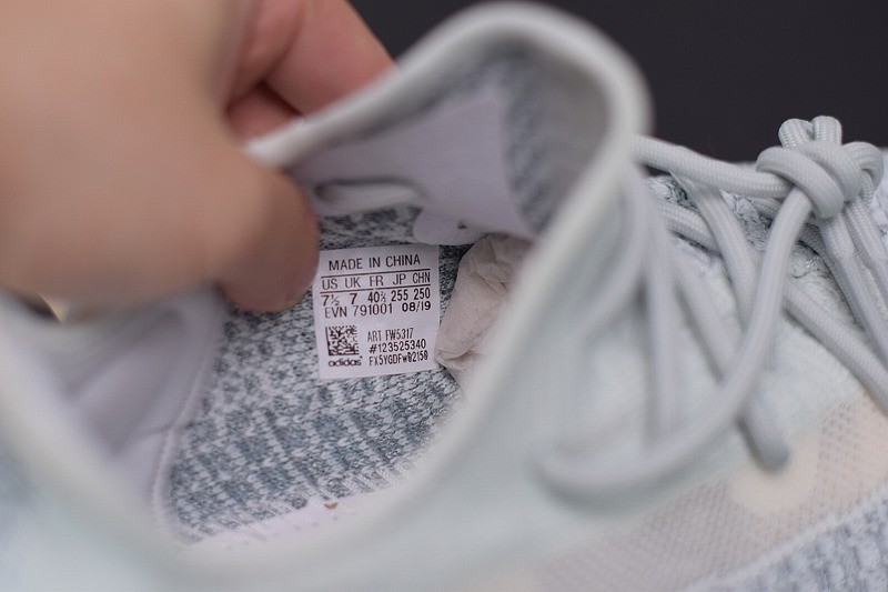 Yeezy Boost 350 V2 Clud White Reflective Yeezy Boost 350 V2 Clud White Reflective
