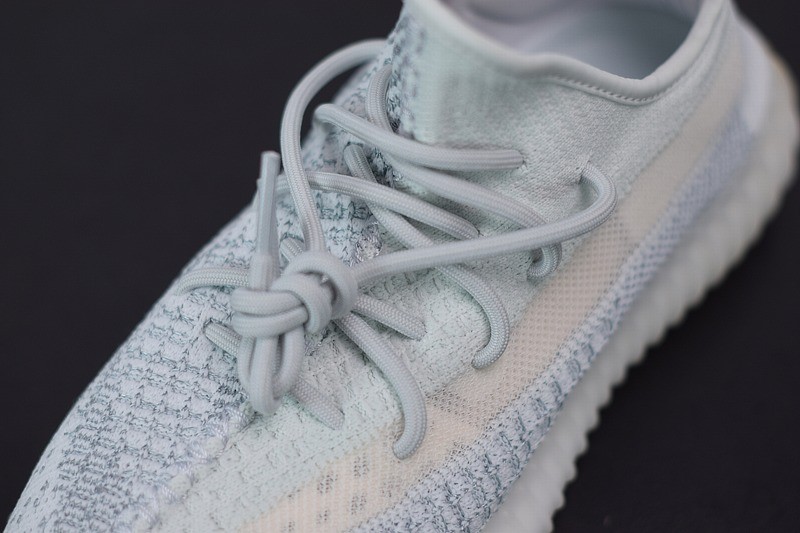 Yeezy Boost 350 V2 Clud White Reflective Yeezy Boost 350 V2 Clud White Reflective