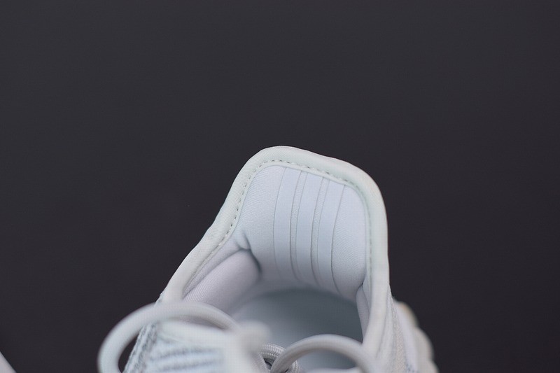 Yeezy Boost 350 V2 Clud White Reflective Yeezy Boost 350 V2 Clud White Reflective