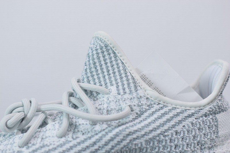 Yeezy Boost 350 V2 Clud White Reflective Yeezy Boost 350 V2 Clud White Reflective