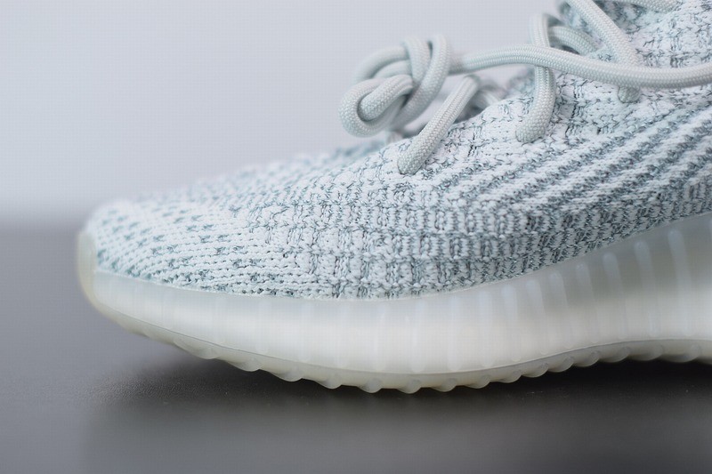 Yeezy Boost 350 V2 Clud White Reflective Yeezy Boost 350 V2 Clud White Reflective