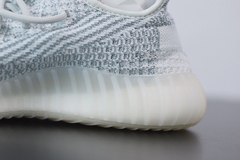 Yeezy Boost 350 V2 Clud White Reflective Yeezy Boost 350 V2 Clud White Reflective