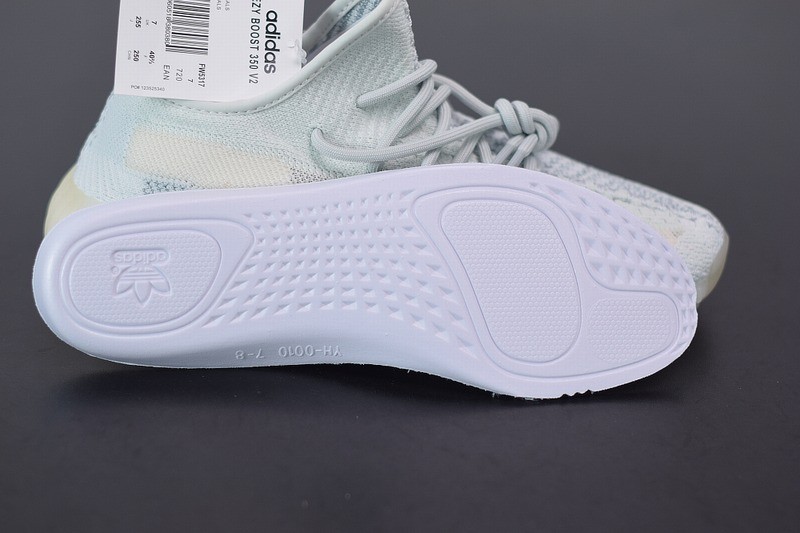 Yeezy Boost 350 V2 Clud White Reflective Yeezy Boost 350 V2 Clud White Reflective