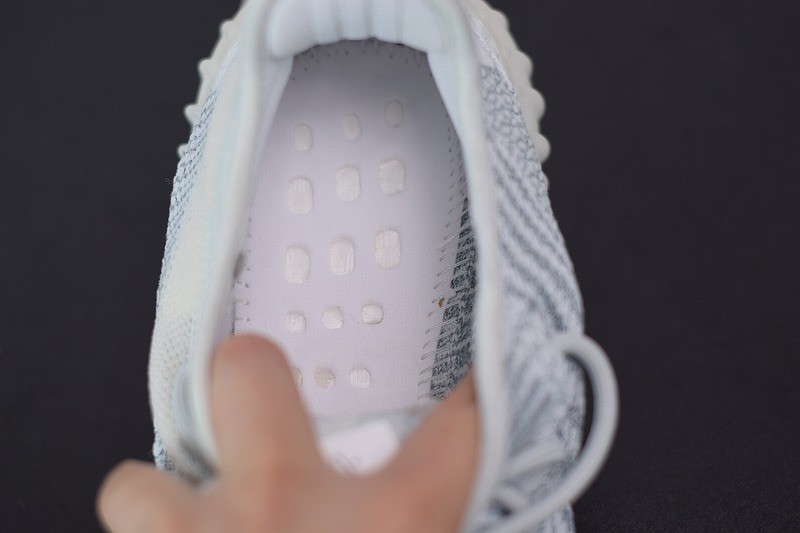 Yeezy Boost 350 V2 Clud White Reflective Yeezy Boost 350 V2 Clud White Reflective