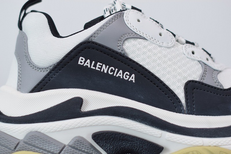 Balenciaga Triple S Whie Black Balenciaga Triple S Whie Black