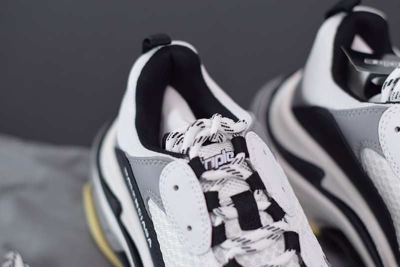 Balenciaga Triple S Whie Black Balenciaga Triple S Whie Black