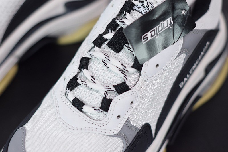 Balenciaga Triple S Whie Black Balenciaga Triple S Whie Black