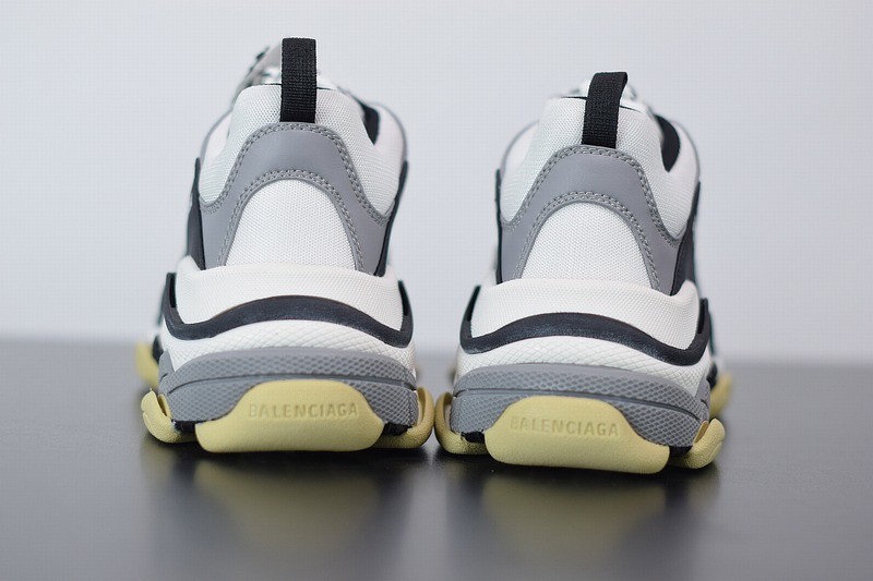 Balenciaga Triple S Whie Black Balenciaga Triple S Whie Black