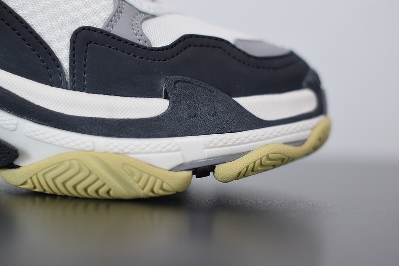 Balenciaga Triple S Whie Black Balenciaga Triple S Whie Black
