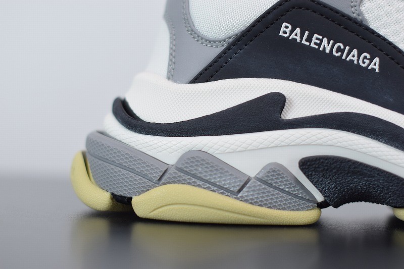 Balenciaga Triple S Whie Black Balenciaga Triple S Whie Black