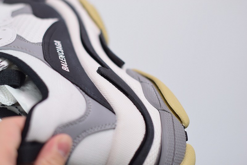 Balenciaga Triple S Whie Black Balenciaga Triple S Whie Black
