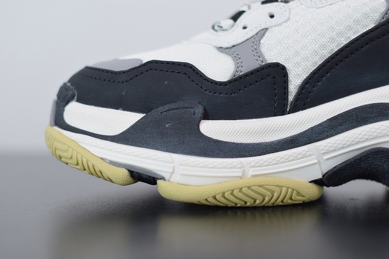 Balenciaga Triple S Whie Black Balenciaga Triple S Whie Black