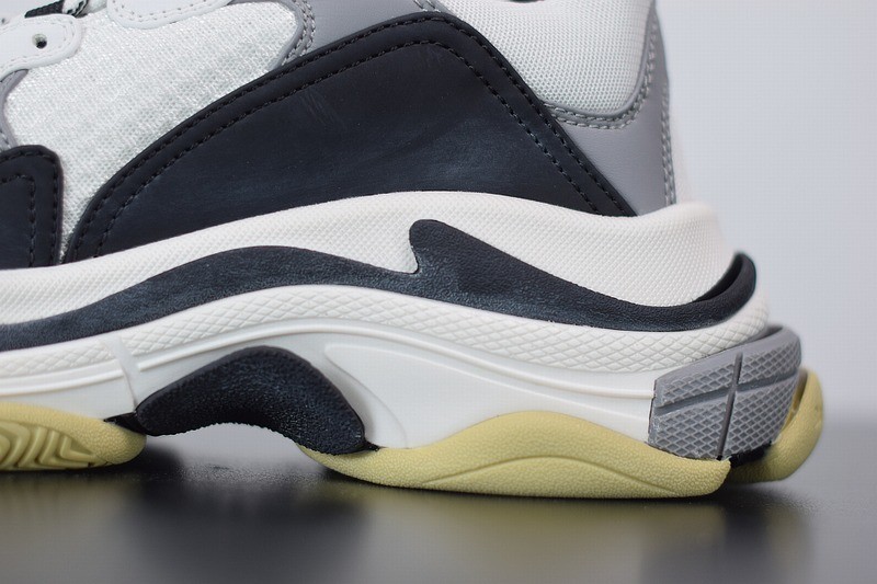 Balenciaga Triple S Whie Black Balenciaga Triple S Whie Black
