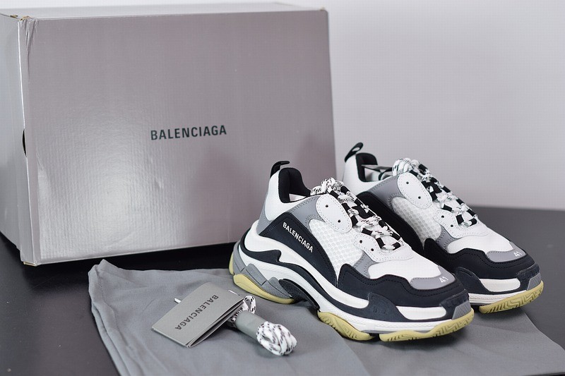 Balenciaga Triple S Whie Black Balenciaga Triple S Whie Black