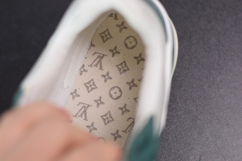 Louis Vuitton LV Trainer Sneaker Low White Green Louis Vuitton LV Trainer Sneaker Low White Green
