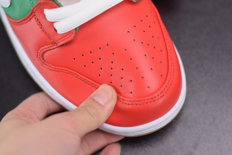 Nike SB Dunk Low X 7-Eleven Nike SB Dunk Low X 7-Eleven