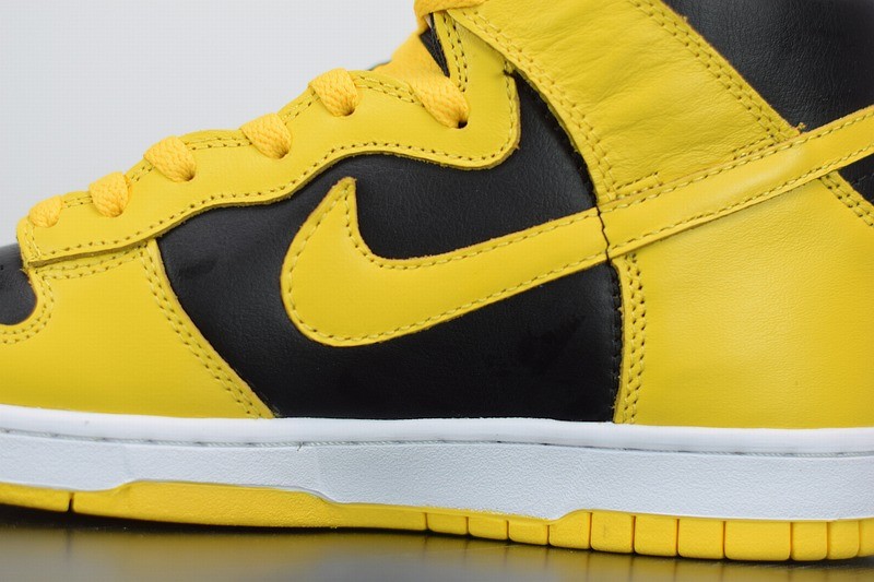 Nike SB Dunk High SP 'Varsity Maize' Nike SB Dunk High SP 'Varsity Maize'