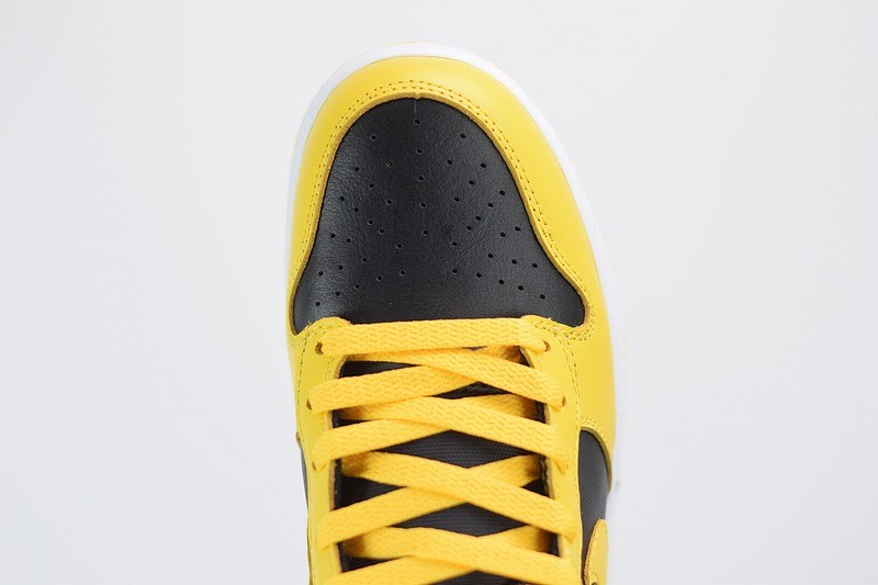 Nike SB Dunk High SP 'Varsity Maize' Nike SB Dunk High SP 'Varsity Maize'