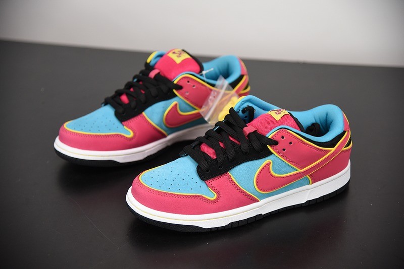 Nike Dunk SB Low Ms.Pacman Nike Dunk SB Low Ms.Pacman