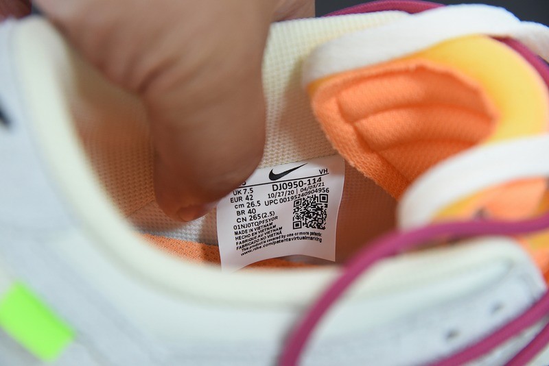 Off-White x Nike Dunk Low Off-White Lot 50 Off-White x Nike Dunk Low Off-White Lot 50