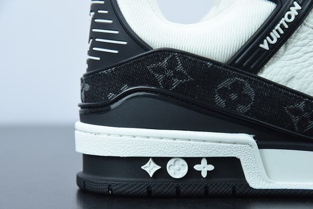 Louis Vuitton LV Trainer WHite Black White Louis Vuitton LV Trainer WHite Black White