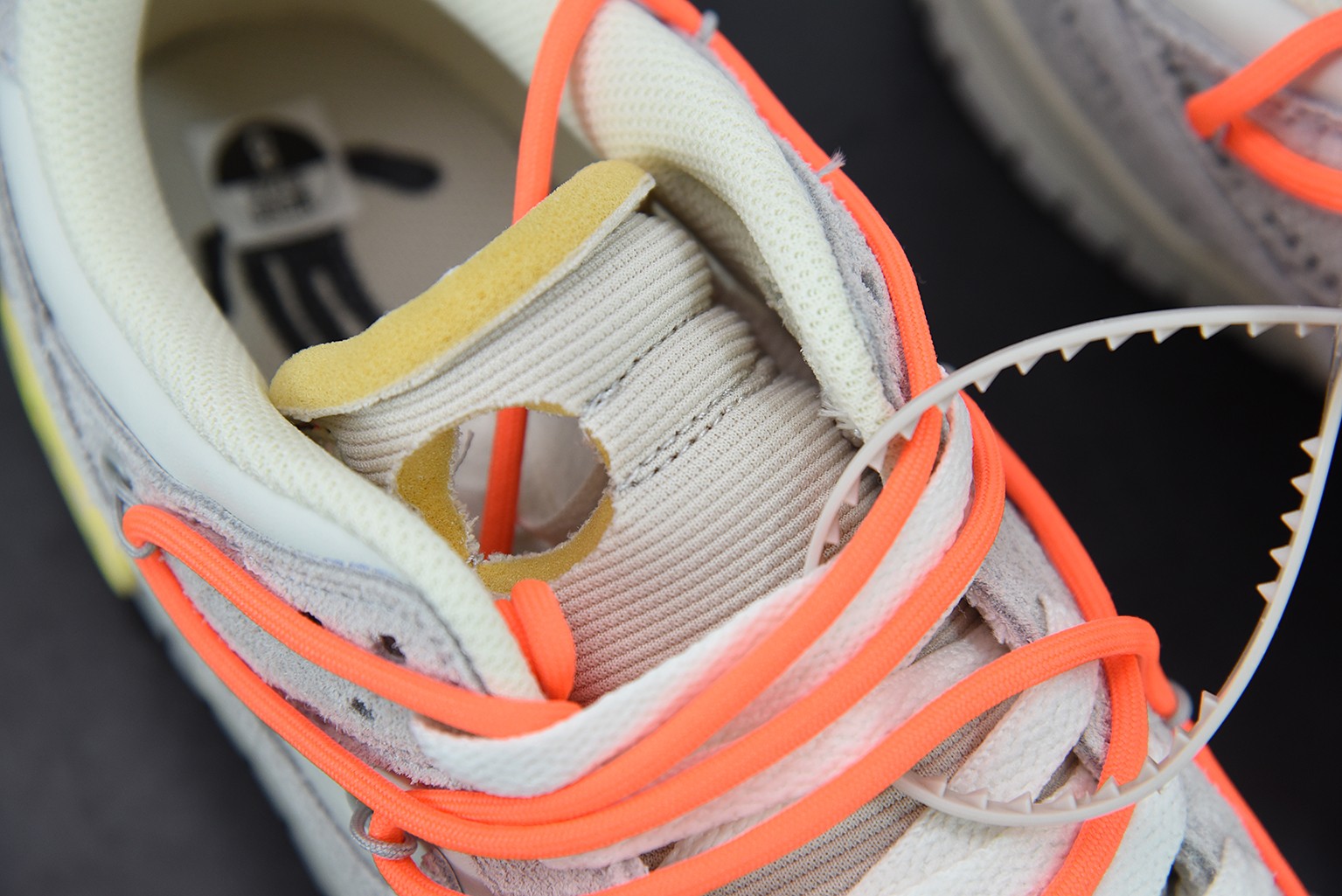Off-White x Nike Dunk Low Off Lot 11 Off-White x Nike Dunk Low Off Lot 11