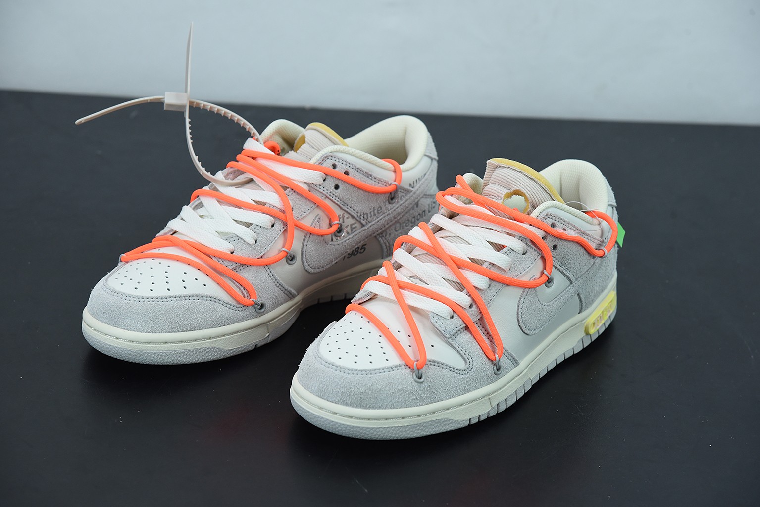 Off-White x Nike Dunk Low Off Lot 11 Off-White x Nike Dunk Low Off Lot 11