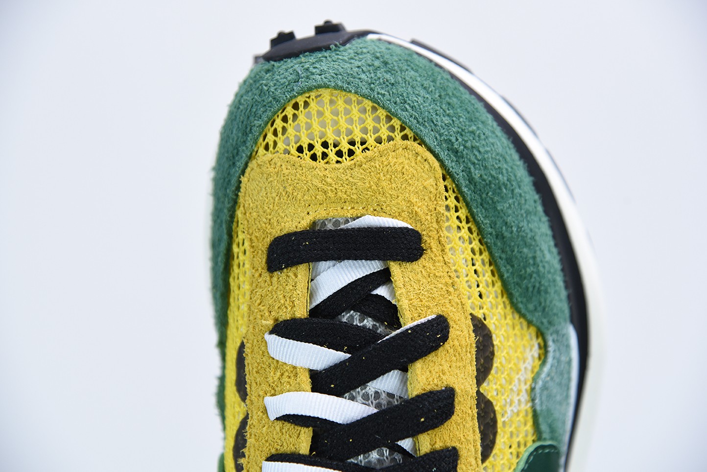 Nike Vaporwaffle sacai Tour Yellow Stadium Green Nike Vaporwaffle sacai Tour Yellow Stadium Green