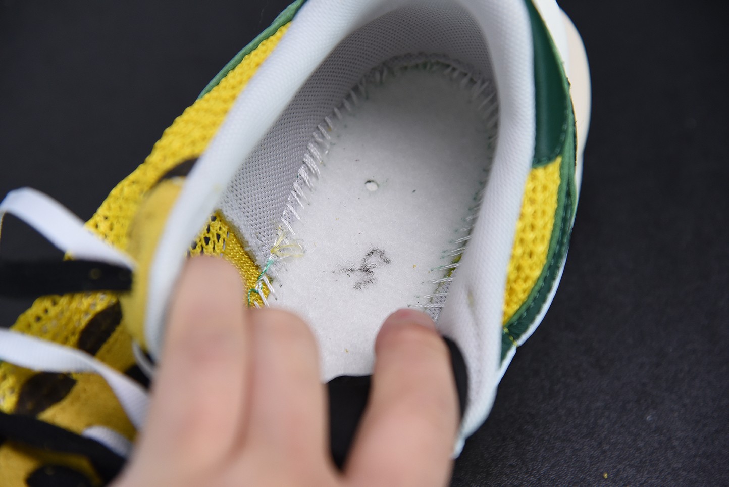 Nike Vaporwaffle sacai Tour Yellow Stadium Green Nike Vaporwaffle sacai Tour Yellow Stadium Green