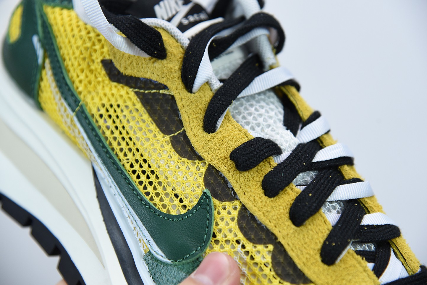 Nike Vaporwaffle sacai Tour Yellow Stadium Green Nike Vaporwaffle sacai Tour Yellow Stadium Green