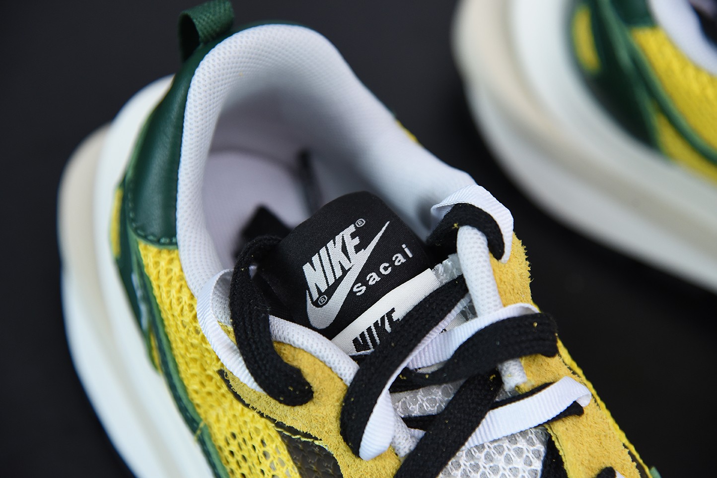 Nike Vaporwaffle sacai Tour Yellow Stadium Green Nike Vaporwaffle sacai Tour Yellow Stadium Green