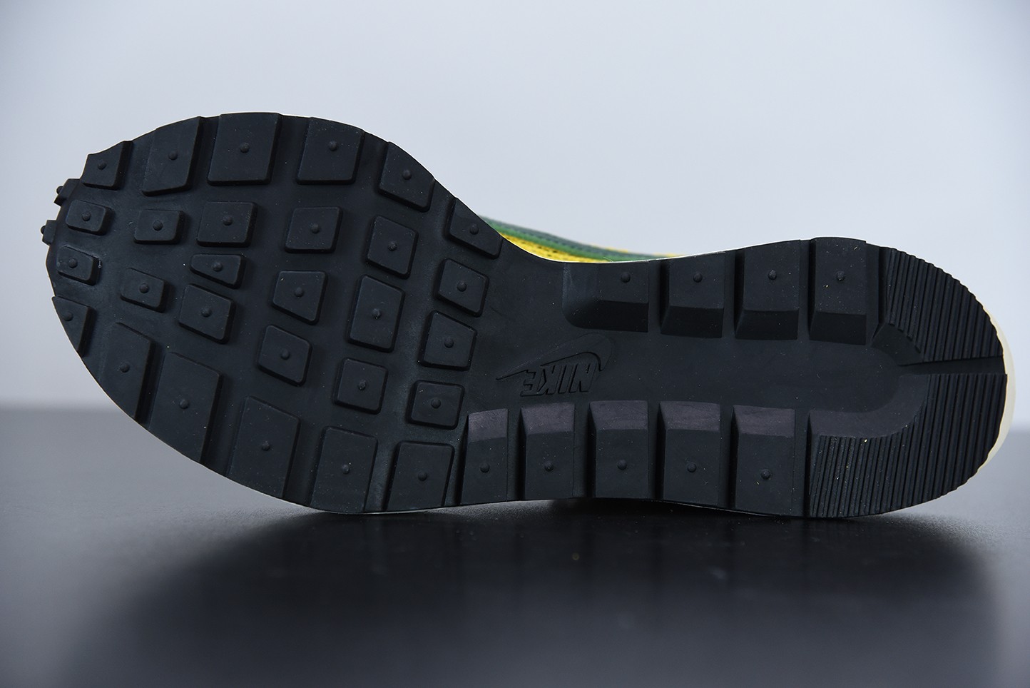 Nike Vaporwaffle sacai Tour Yellow Stadium Green Nike Vaporwaffle sacai Tour Yellow Stadium Green