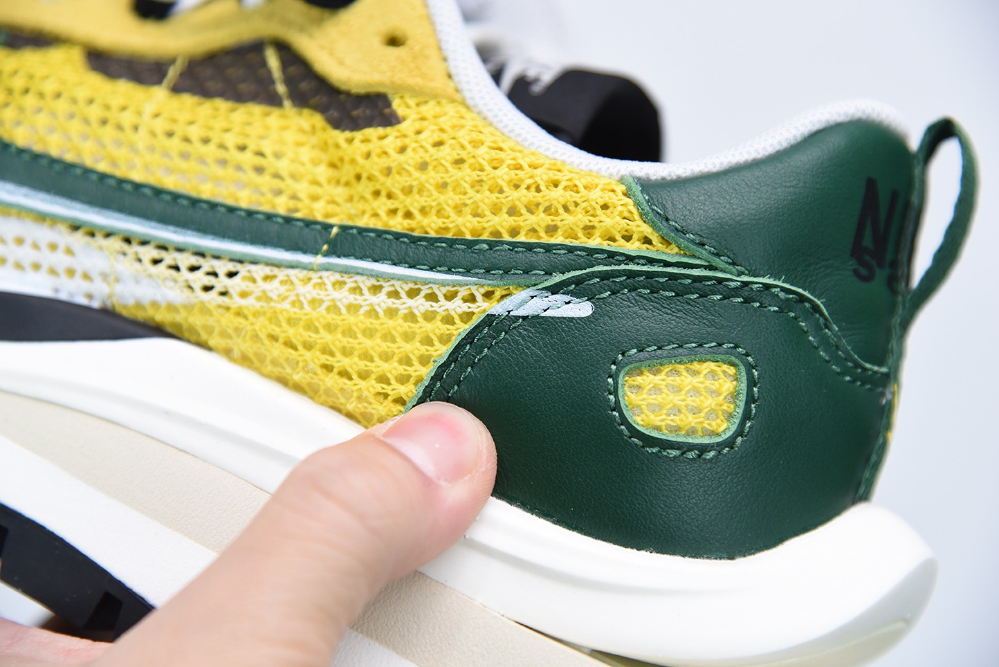 Nike Vaporwaffle sacai Tour Yellow Stadium Green Nike Vaporwaffle sacai Tour Yellow Stadium Green