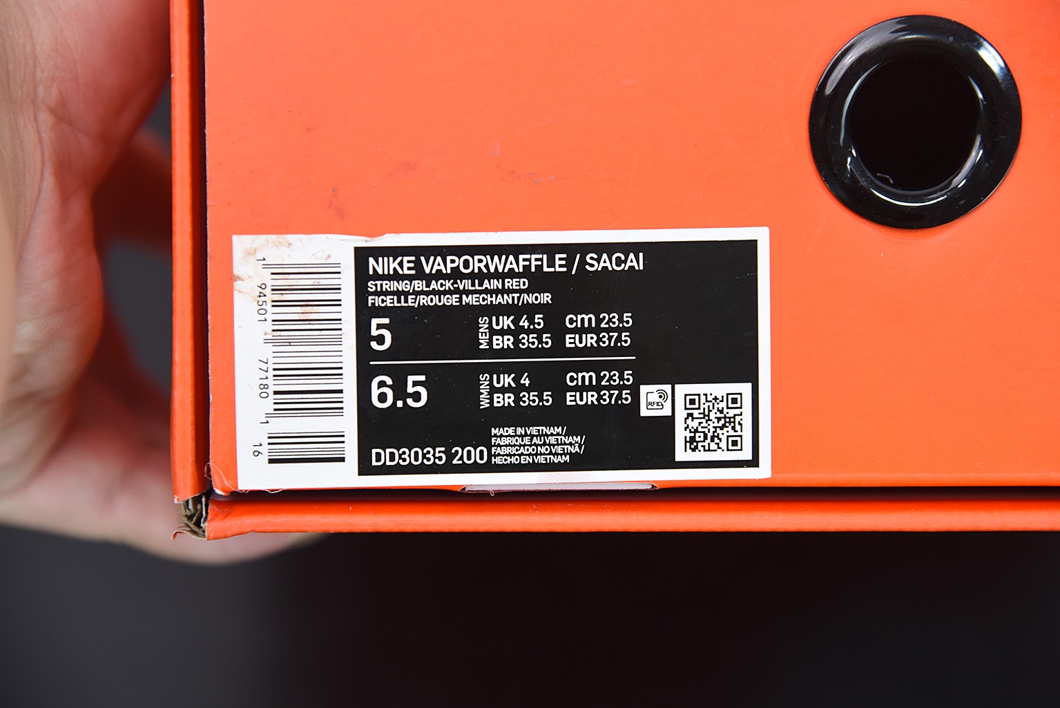 Nike Vaporwaffle sacai Villain Red Neptune Green Nike Vaporwaffle sacai Villain Red Neptune Green