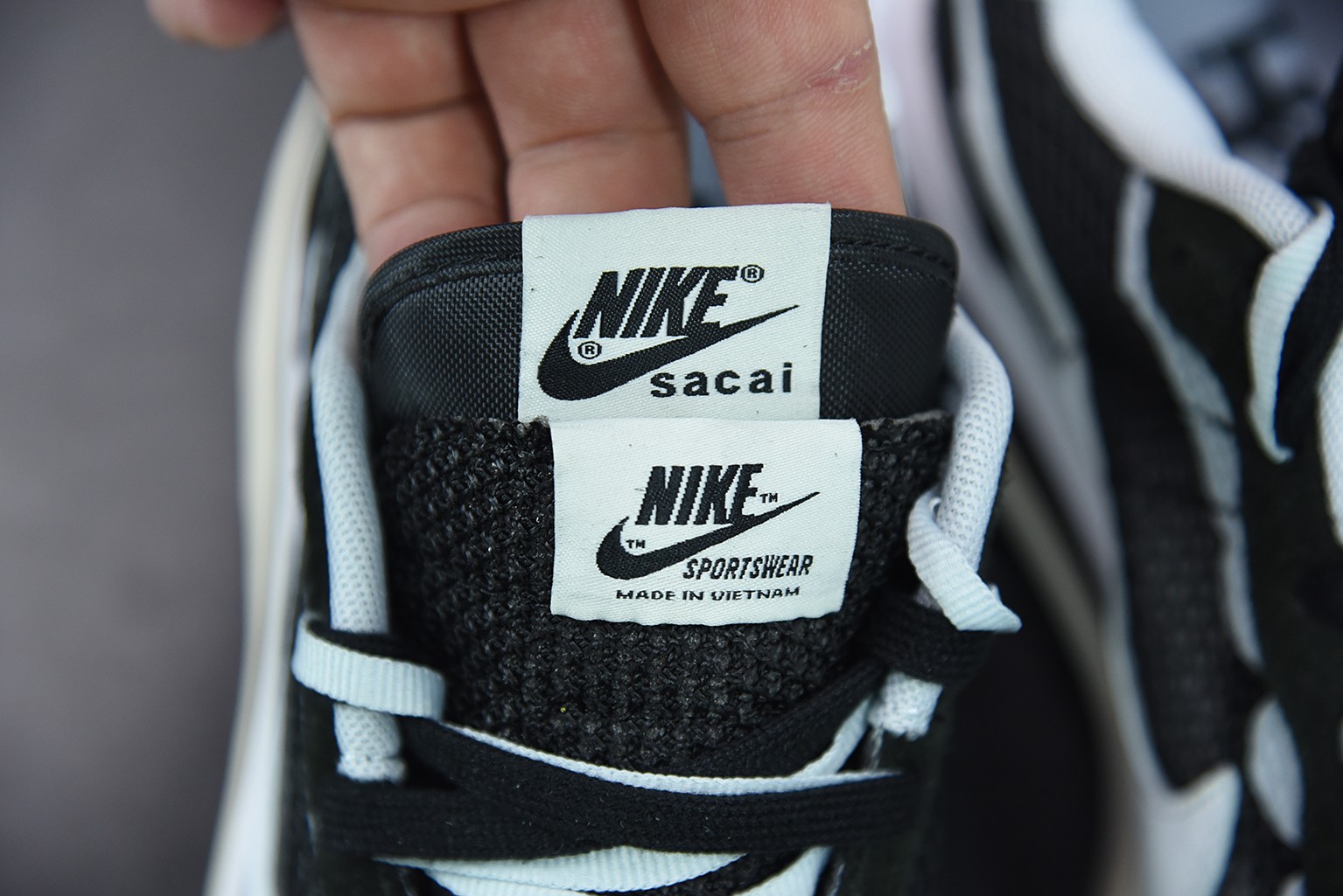 Nike Vaporwaffle sacai Black White Nike Vaporwaffle sacai Black White