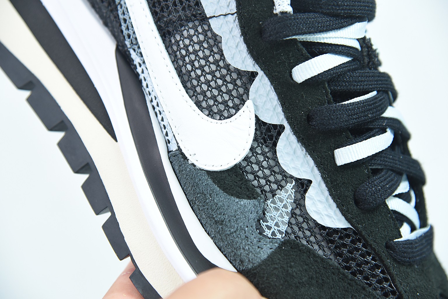 Nike Vaporwaffle sacai Black White Nike Vaporwaffle sacai Black White