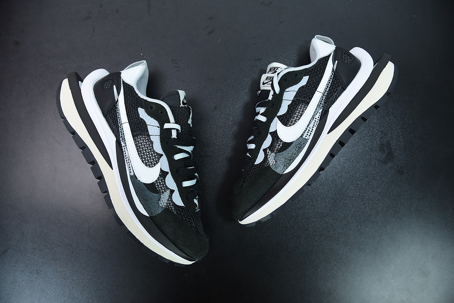 Nike Vaporwaffle sacai Black White Nike Vaporwaffle sacai Black White
