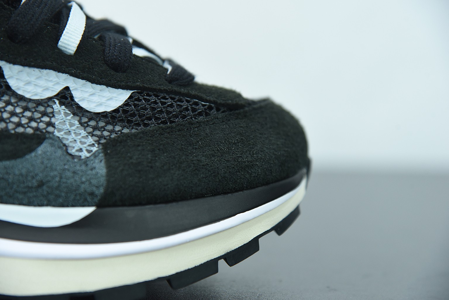 Nike Vaporwaffle sacai Black White Nike Vaporwaffle sacai Black White