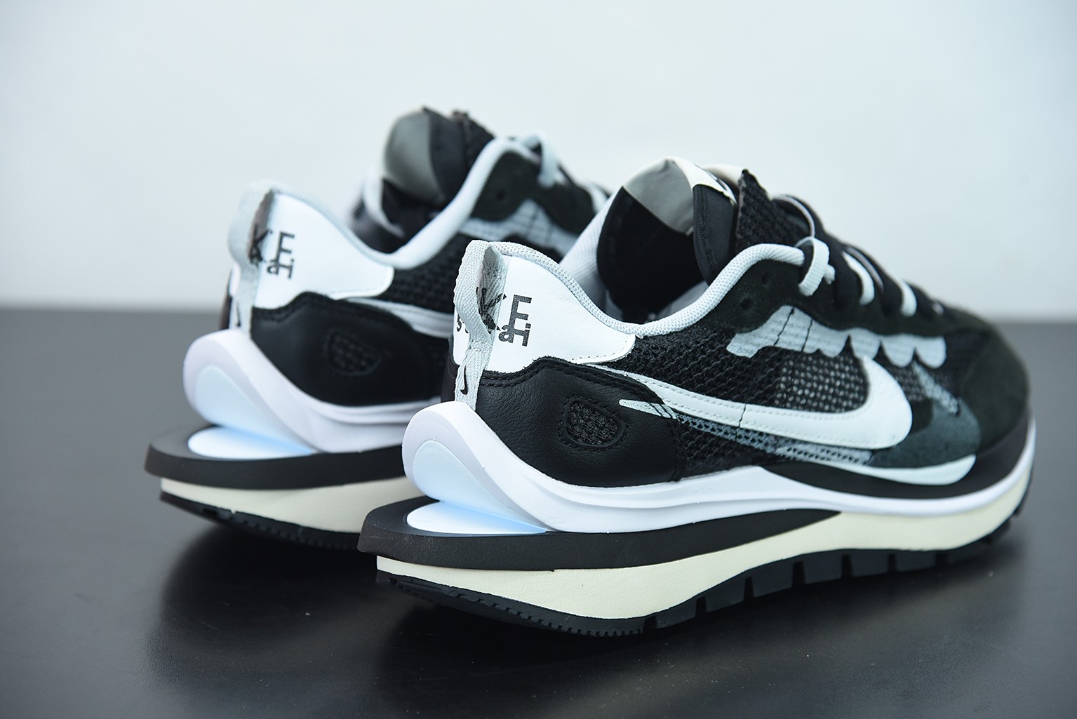 Nike Vaporwaffle sacai Black White Nike Vaporwaffle sacai Black White