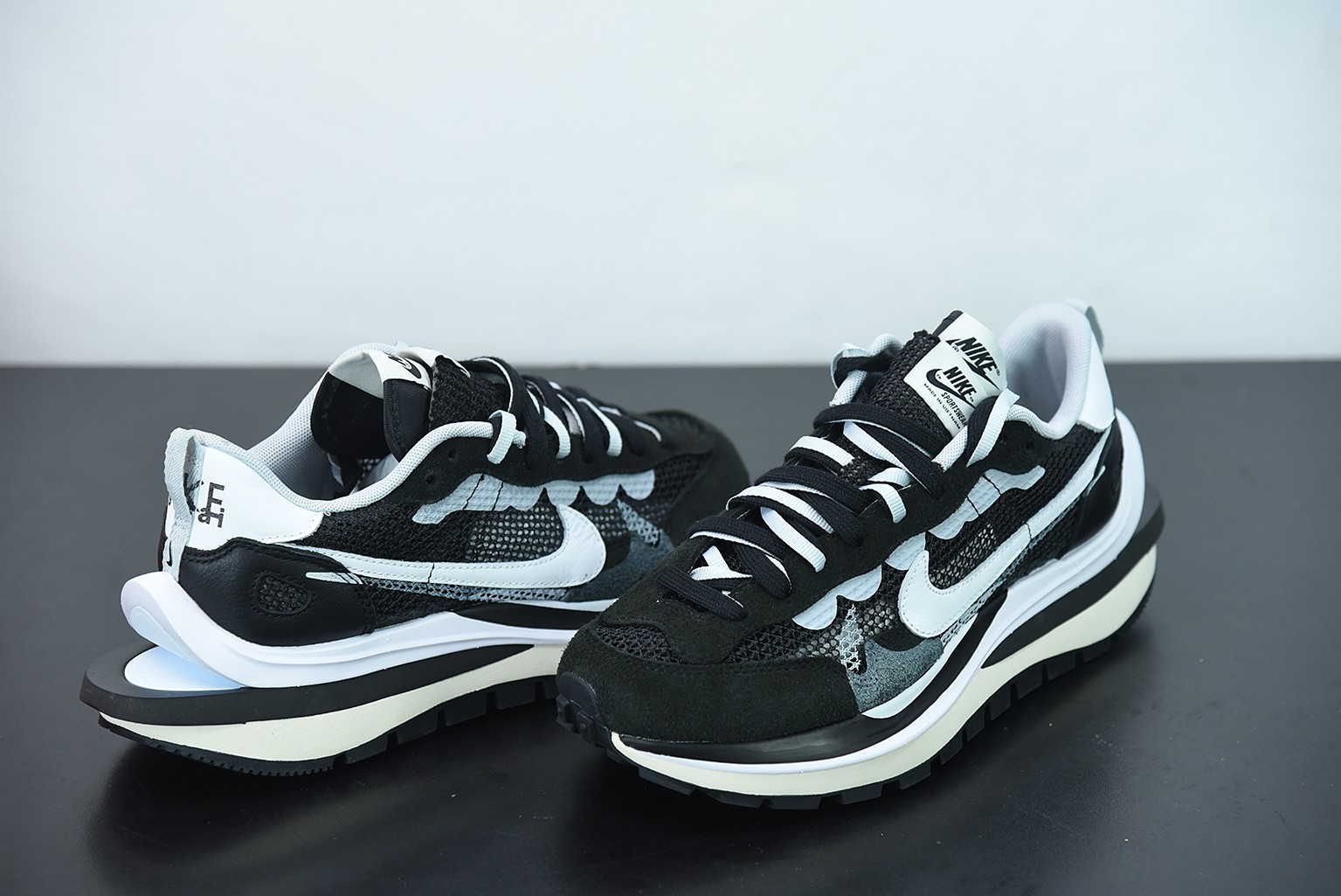 Nike Vaporwaffle sacai Black White Nike Vaporwaffle sacai Black White