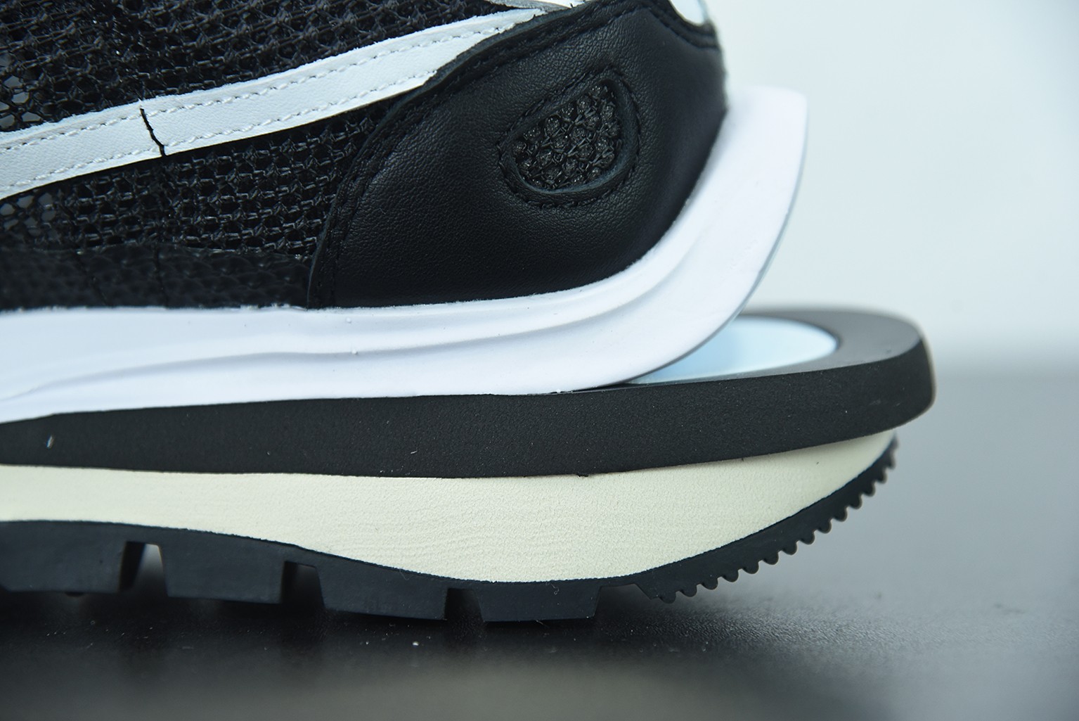 Nike Vaporwaffle sacai Black White Nike Vaporwaffle sacai Black White