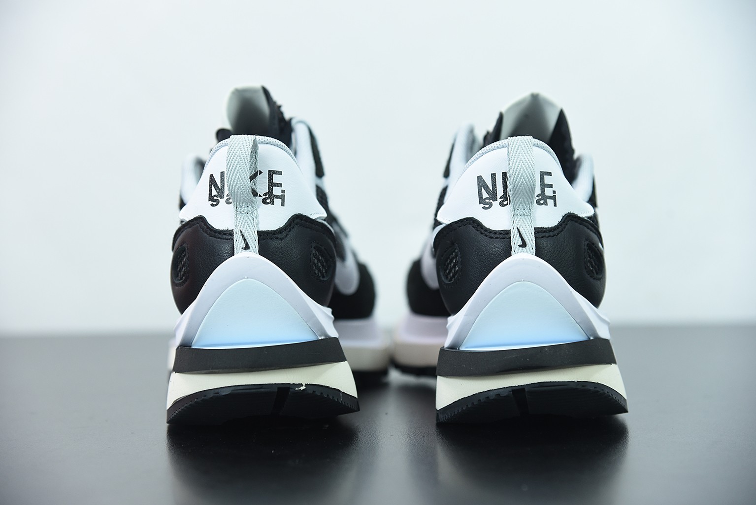Nike Vaporwaffle sacai Black White Nike Vaporwaffle sacai Black White
