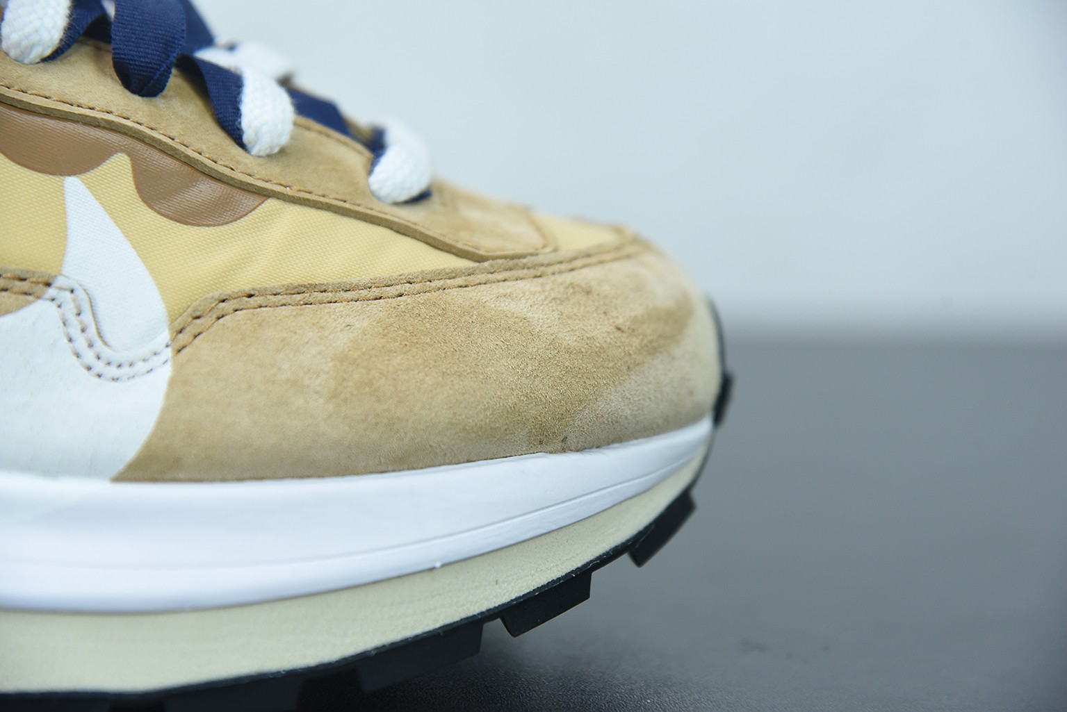 Nike Vaporwaffle sacai Sesame Blue Void Nike Vaporwaffle sacai Sesame Blue Void