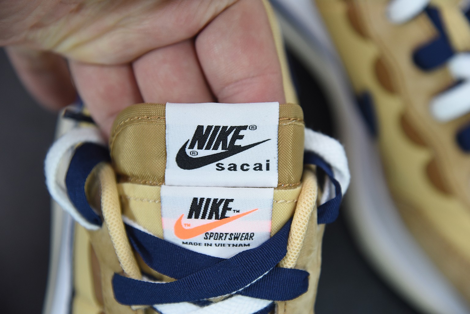 Nike Vaporwaffle sacai Sesame Blue Void Nike Vaporwaffle sacai Sesame Blue Void